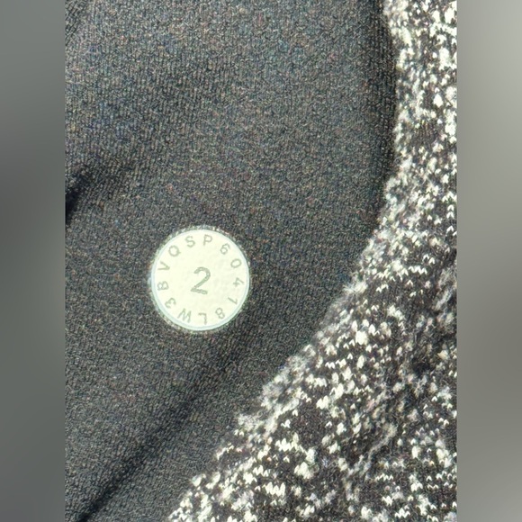 LULULEMON Women's Gray Long Sleeve Top 🩶🏃♀️ - Picture 9 of 15